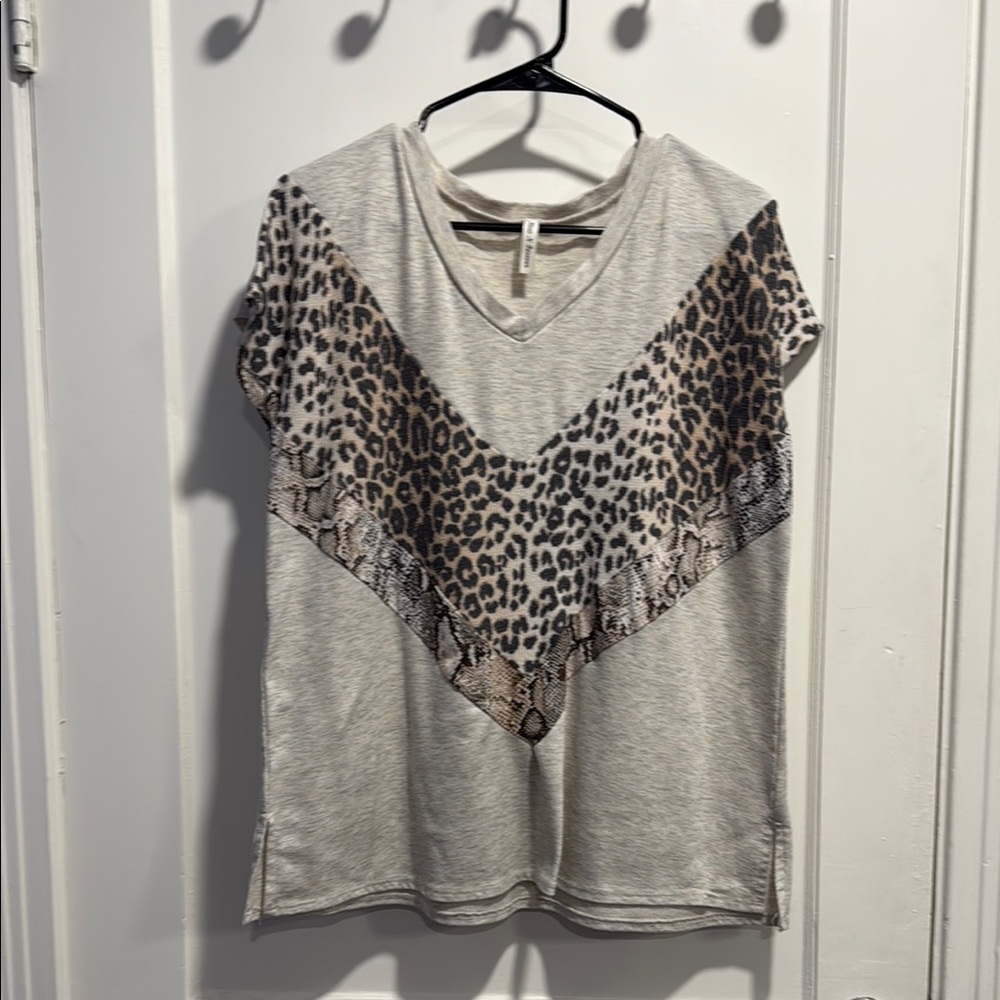 Leopard Print V-Neck Women's Top - Gray